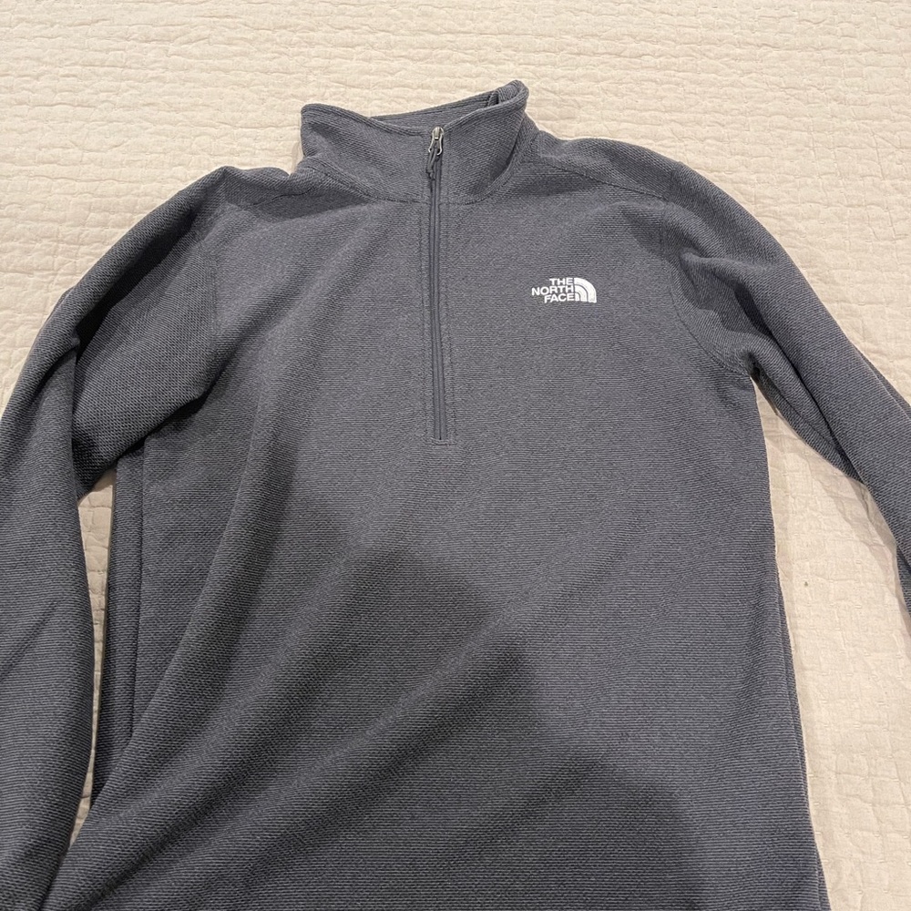 Grey Men’s Northface Size: medium